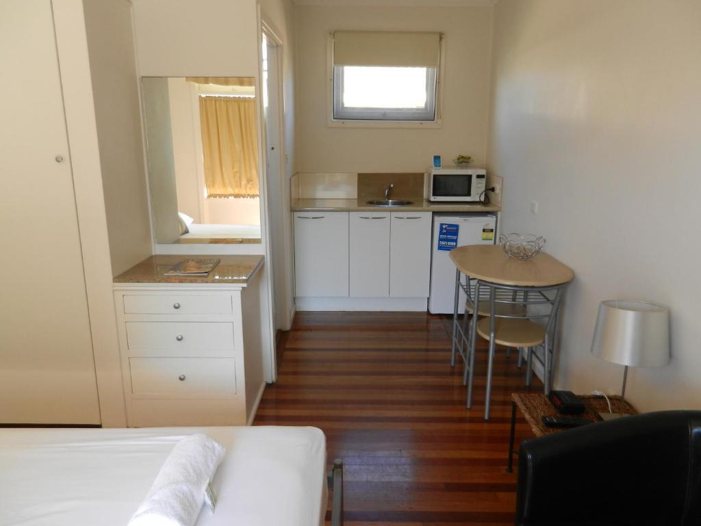 Golden Shores Motel Bilinga Bilik gambar